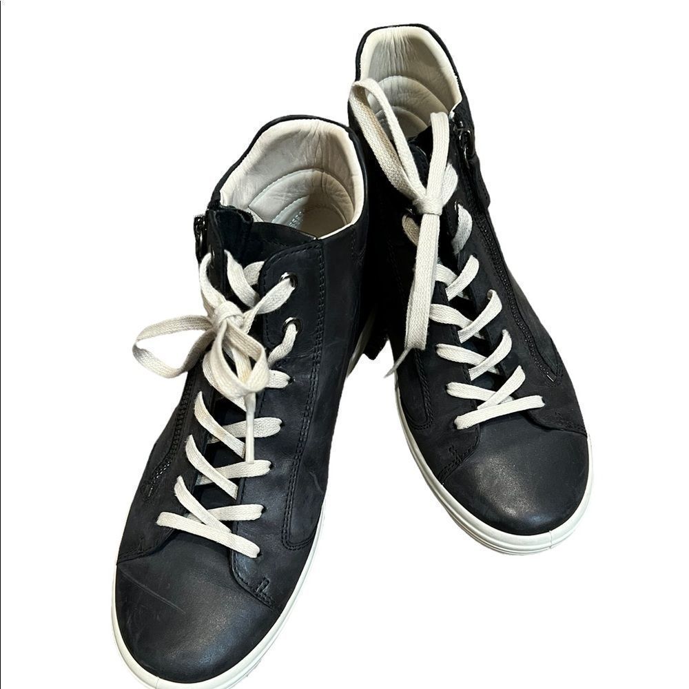 WOMEN'S ECCO SOFT ZIP HIGH TOP - Picture 1 of 4